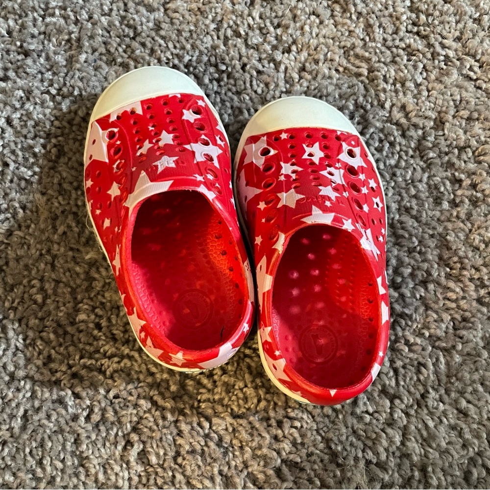 Toddler native shoes red with white stars